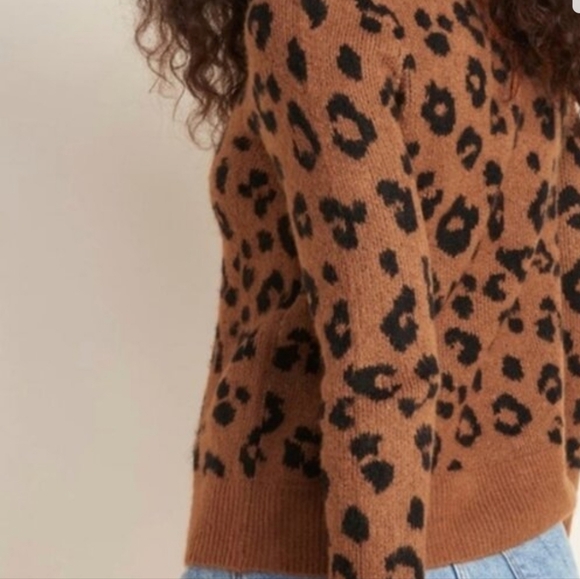 Bebe & Old Navy Tan Sweater Bundle 2 For 1 Fuzzy Sweaters - Picture 3 of 12